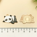 Pendentif panda en émail et bordure dorée pour bracelets et porte-clés DIY - Panda Rampant en Émail Blanc (21679)