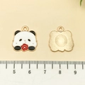 Pendentif panda mignon en alliage doré pour création de colliers et bracelets DIY - Panda avec Fleur en Émail Blanc (21680)