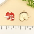 Honkbalhelm hanger met rood emaille en gouden achterkant voor DIY-sieraden en sleutelhangers - Honkbalpet (19638) / 24x25mm / Rood Emaille