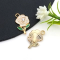 Pendentif fleur de rose émaillée blanche avec cristal et feuilles vertes pour bijoux DIY - Pendentif Rose Strass (16689)