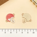 DIY Amerikaans voetbalhelm hangertje van rood emaille met gouden achterkant voor sieraden - Football Helm (21722) / Dubbele Lus 19x17mm / Rood Emaille