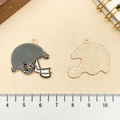 DIY Amerikaans voetbalhelm metalen hanger in zwart-wit email voor sleutelhangers - Football Helm (21725) / 28x25mm / Zwarte Emaille Stijl