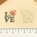 Rugby LOVE emaille hanger in goudkleur voor DIY-sieraden en sportieve sleutelhangers - LOVE Football (21729) / 24x24mm / Zwarte Emaille Stijl