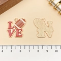 Legering LOVE-hanger met American football-motief en gouden achterkant voor DIY-werk - LOVE Football (21730) / 24x24mm / Rood Emaille