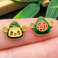 Ciondoli zongzi in smalto verde e finitura dorata per creazione gioielli fai-da-te - Zongzi Sorridente Fu a Doppio Gancio Verde (22638)