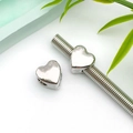Perline di metallo argentato a forma di cuore con foro per creazione gioielli DIY - Stile Cuore Argento Antico (6867)