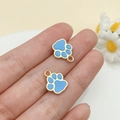 Détail des breloques pattes en émail bleu ciel avec bordure dorée pour bijoux DIY - Double Face Or KC Bleu Ciel (23316)