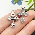 Vintage-Anhänger aus oxidiertem Silber mit Blattmotiven für DIY-Schmuckherstellung - Antiksilber Gemustertes Kreuz 16.4x25.6mm (B77)