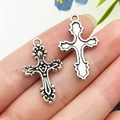 Pendentifs croix rétro argentés avec détails gaufrés pour la création de bijoux - Croix en Alliage de Zinc Argent Antique 27x17mm (22331)