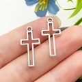 Pendentifs en forme de croix évidée en argent pour la création de bijoux DIY - Croix Creuse en Alliage de Zinc Argent Antique 23x11mm (22330)