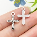 Pendentifs croix en argent avec détails de cœur et textures pour création de bijoux DIY - Croix Coeur en Alliage de Zinc Argent Antique 21x14mm (22327)