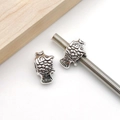 Perline a forma di pesce in argento antico con texture a rilievo per creazione gioielli - Stile Pesce Argento Antico (13232)