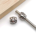 Charm in metallo argento con impronte di zampe e incisione MOM per gioielli DIY - Stile Zampa d'Orso Mom Argento Antico (13855)