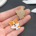 Dettagli di ciondoli a forma di Corgi smaltati che mostrano entrambi i lati dorati - Stile Corgi Arancione (23296)
