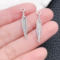 Coppia di ciondoli a piuma in lega argento antico per gioielli fai-da-te sulle dita - 5x29mm / Ciondolo Piuma Piccola Argento Antico (8096)
