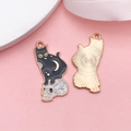 Pendentif émail chat noir crâne lune avec dos en métal doré et texture détaillée - Chat Crâne Halloween Noir (18123)