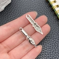 Coppia di ciondoli a forma di pennino in argento lucido per creazioni di gioielli DIY - Pennino di Laurea (10545)