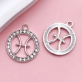 Set di ciondoli zodiaco Pesci in argento con bordo di strass e rilievo in metallo - Pesci