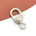 Fermoir mousqueton cœur argenté avec texture rayée pour création de bijoux DIY - Style Rayé Argent (13009)