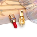 Colgante de lápiz labial en aleación con esmalte rojo y cristales para joyería DIY - Lápiz Labial de Esmalte Rojo Brillante con Strass (12281) / 10x25mm