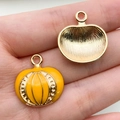 Pendentif citrouille en émail jaune pour bijoux DIY avec revers en métal doré - Citrouille Ronde Jaune (12503)