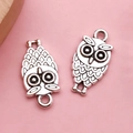 Paire de breloques chouettes en argent antique avec détails de plumes pour bijoux DIY - Hibou Double Face (4953)