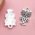 Pendentif chouette en alliage argenté avec texture de plumes et trous de suspension - Hibou (B235)