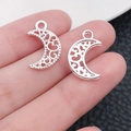 Pendentifs lune argentés avec motifs ajourés pour la création de bijoux DIY - Pendentif Petite Lune Ajourée Argent Brillant (20836)
