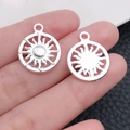 Pendentif soleil argenté pour création de bijoux DIY avec motif soleil évidé - Pendentif Petit Soleil Argent Brillant (20838)