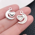 Pendentif lune et cœur en argent pour bijoux DIY avec vue recto-verso détaillée - Pendentif Lune Cœur Argent Brillant (20841)