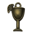 Détail d'un pendentif verre à cocktail en bronze antique avec tranche de citron pour DIY - Verre à Cocktail avec Tranche de Citron (20786)