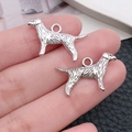 Pendentifs chien en alliage argenté rétro avec texture de fourrure pour colliers DIY - Style Chien Courant (11299)