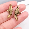 Makroaufnahme antiker bronzefarbener Mini-Taschenmesser-Anhänger für DIY-Schmuck - Klappmesser-Stil (20440)
