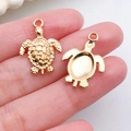 Pendentif tortue de mer dorée détaillé pour bijoux DIY avec textures de carapace - Grand Pendentif Tortue de Mer (18313)