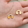 Detail van emaille koptelefoon hangers en gouden metalen bedeltjes voor DIY-sieraden - Hoofdtelefoon Stijl (19445) / 1 Stuk (15x15mm) / Geel