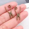 Vintage Bronze Zangen-Anhänger aus Legierung für DIY Schmuckherstellung und Basteln - Zange-Stil (17385)