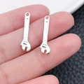 Pendentifs en forme de clé en alliage argenté pour bijoux DIY, lot de deux pièces - Clé à Outils (20402)
