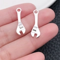 Pendentifs mini clé en alliage argenté pour bijoux DIY et accessoires de porte-clés - Clé à Outils (20403)