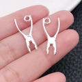 Pendentifs en forme de pince en alliage argenté pour bijoux créatifs et accessoires - Pince à Outils (20407)