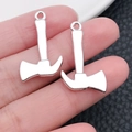 Pendentif hache en alliage argenté pour bijoux DIY avec finition métallique polie - Hache à Outils (20412)