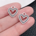 Ciondolo a cuore in lega argento antico con design traforato e texture per gioielli DIY - Stile Cavo a Pois (11281)