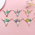 Lot de six breloques tête de taureau bohème avec fleurs et plumes sur fond rose - Styles de Tête de Taureau Goutte d'Huile Mixtes (SN1001)