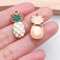 DIY Emaille Ananas Anhänger mit grünen Blättern und weiß-gold gemustertem Gehäuse - Weißer Ananas-Stil (12320)