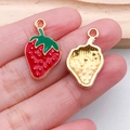 Süße rote Emaille-Erdbeer-Anhänger mit Goldpunkten für DIY-Schmuck und Bastelarbeiten - Großer Erdbeer-Stil (21364)