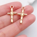 Colgante de cruz hueca bañada en oro minimalista para creación de joyas DIY - Cruz Empalmada 23x12mm (20335)