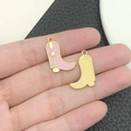Ciondoli a forma di stivale da cowboy in smalto rosa e oro per accessori gioielli DIY - Stile Stivale da Cowboy Smalto Rosa (21153)