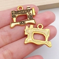 Vintage golden sewing machine pendant with SINGER engraving for DIY jewelry making - Large Sewing Machine (20238)