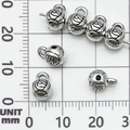 Vista ravvicinata di ciondoli a forma di rosa in argento antico per la creazione di gioielli - Connettore Gancio Foro Piccolo Argento Antico (21092) / 9x6 Foro 2mm