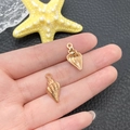 Paire de breloques escargot de mer en or KC texturé pour création de bijoux DIY - Conque Océan (16228)