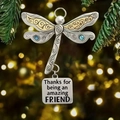 Adorno de libélula de la amistad con gemas azules y placa grabada en árbol de Navidad - Cuadrado Amigo